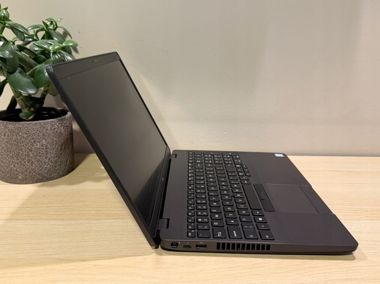 Laptop Dell Precision 3541 15.6 cali i7-9850H NVIDIA – profesjonalny laptop poleasingowy dla grafików dostępny w ramoffice.pl